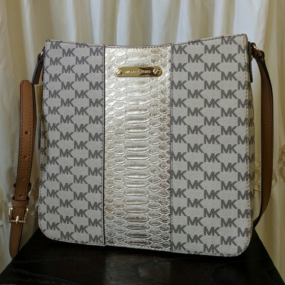 Michael Kors Handbags - ✨FINAL DROP✨NWT Michael Kors Jet Set Messenger